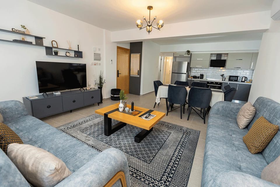 Communal lounge/ TV room, TV and multimedia, Kitchen or kitchenette, Kitchen or kitchenette, Living room, Seating area, Dining area, Evening entertainment, minibar, oven, pet friendly, stove