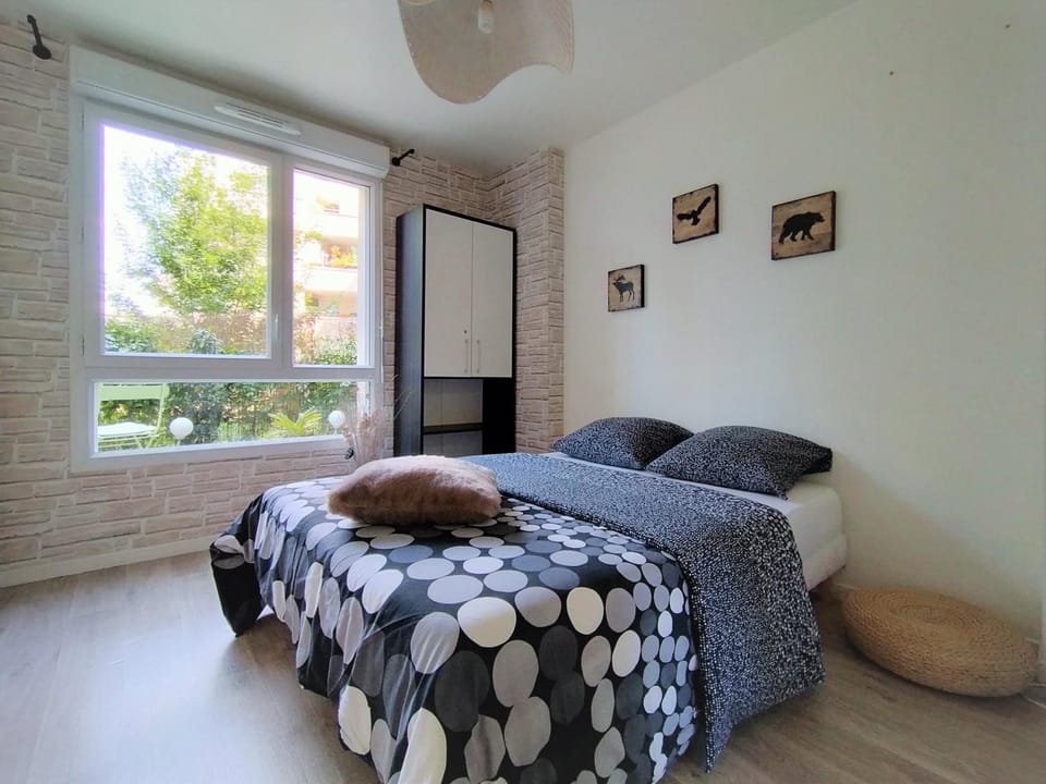 Bed, Photo of the whole room, Bedroom