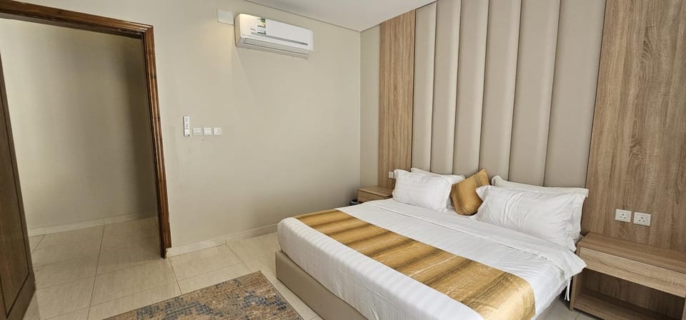 Bed, Photo of the whole room, Bedroom, air conditioner