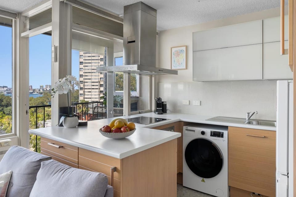 Magical Sydney Escape with Harbour Views & Parking Apartment in Sydney