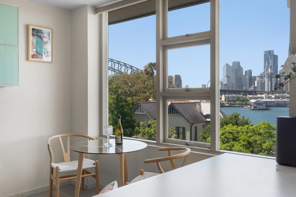 Magical Sydney Escape with Harbour Views & Parking Apartment in Sydney