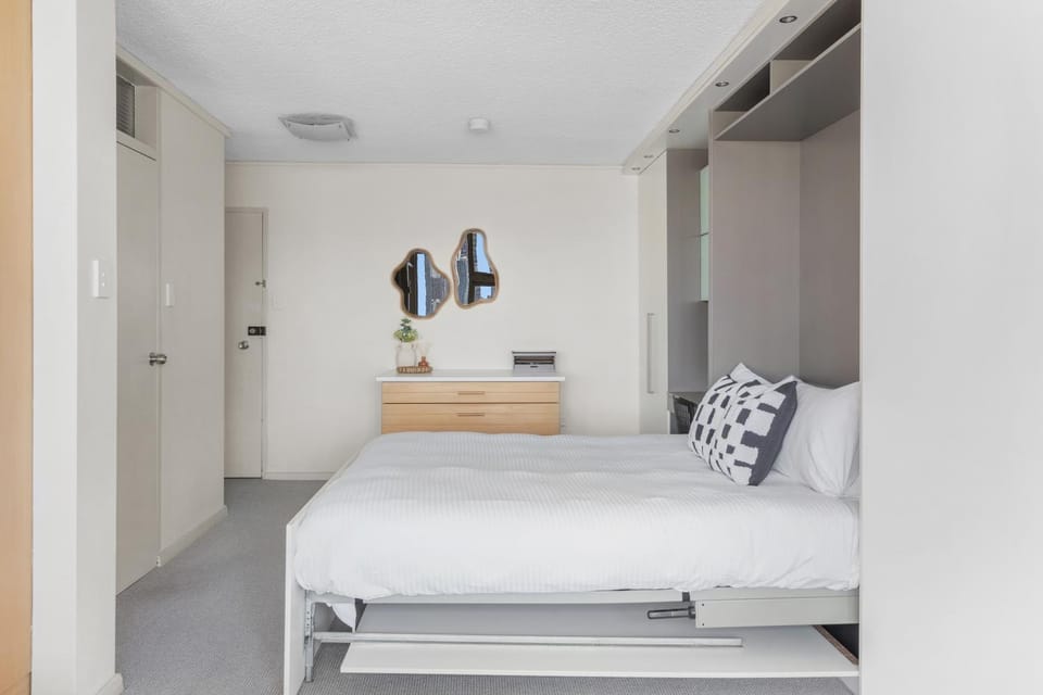 Magical Sydney Escape with Harbour Views & Parking Apartment in Sydney