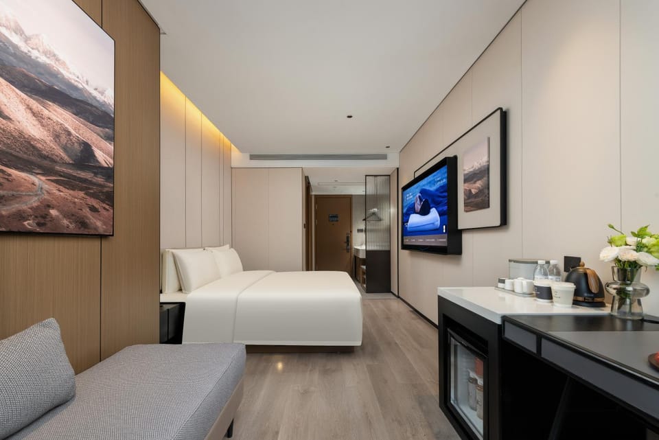Bed, TV and multimedia, Photo of the whole room