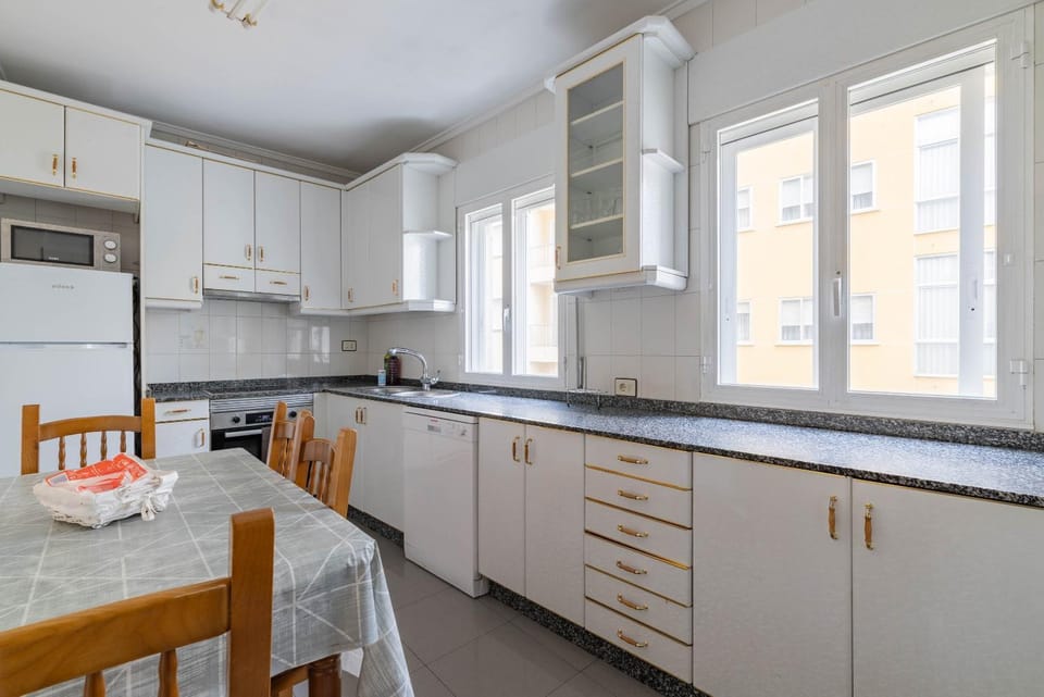 Kitchen or kitchenette, Living room