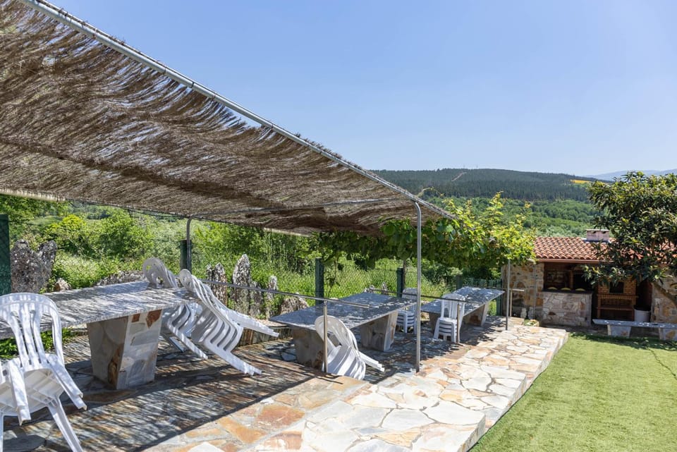 Property building, Balcony/Terrace, Living room