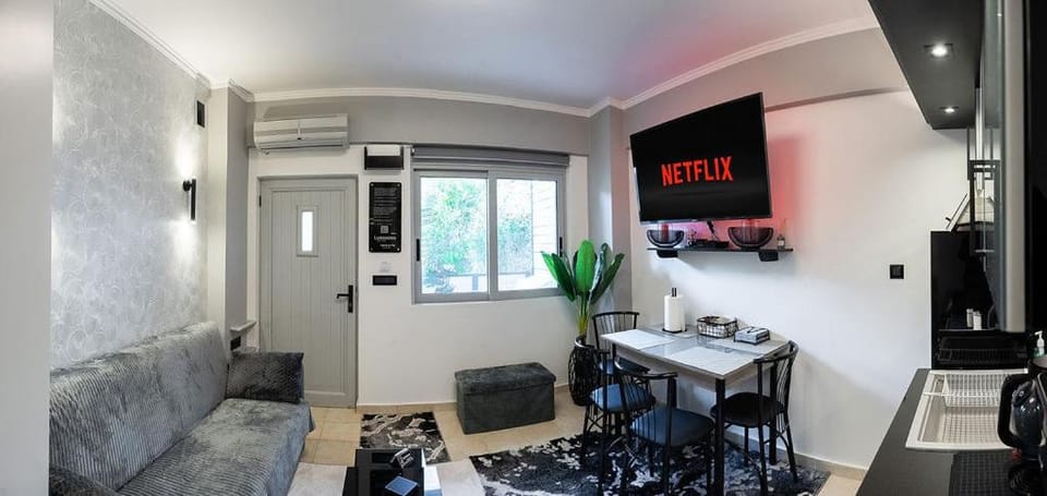 Kitchen or kitchenette, Living room, Seating area, Dining area