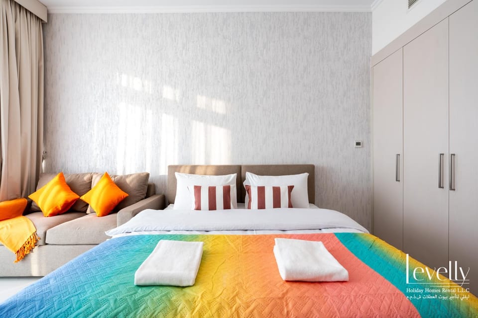 Bed, Photo of the whole room, Bedroom, towels