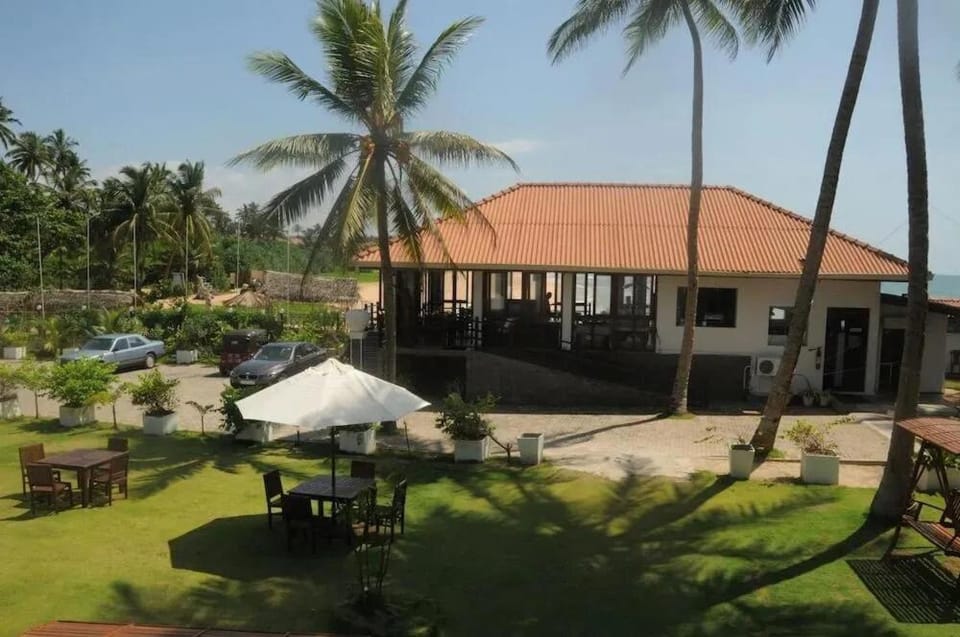 Property building, Restaurant/places to eat, Day, Garden, Area and facilities, Breakfast