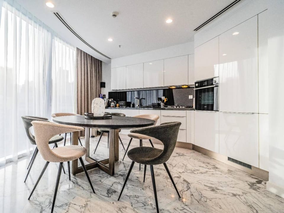 Kitchen or kitchenette, Dining area