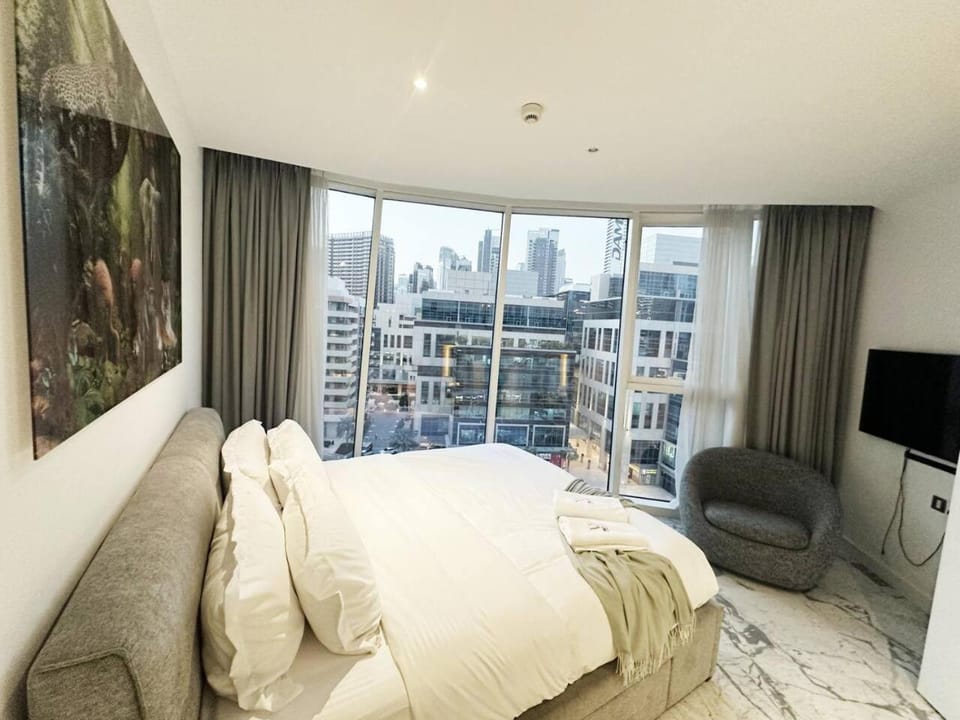 Bedroom, City view