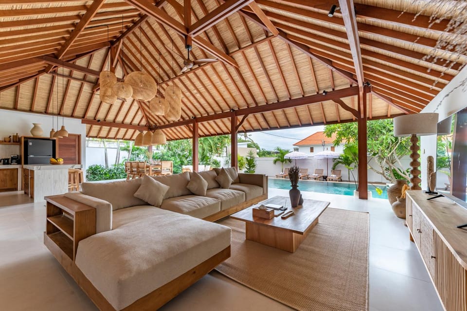 Garden, TV and multimedia, Living room, Seating area, Garden view, Pool view, Swimming pool, sunbed