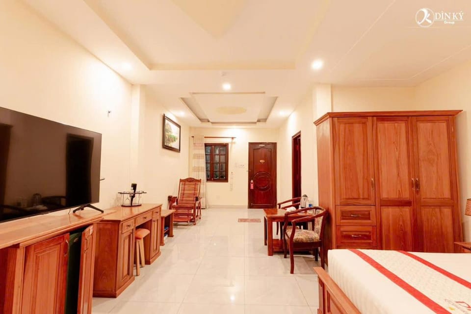 Communal lounge/ TV room, Photo of the whole room, Seating area, hair dresser, air conditioner