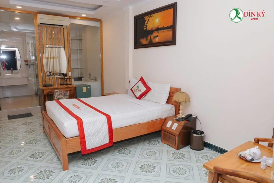 TV and multimedia, Photo of the whole room, Bedroom