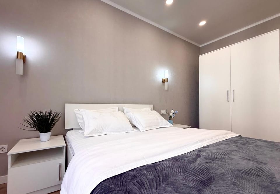 Bed, Photo of the whole room, Bedroom, wardrobe