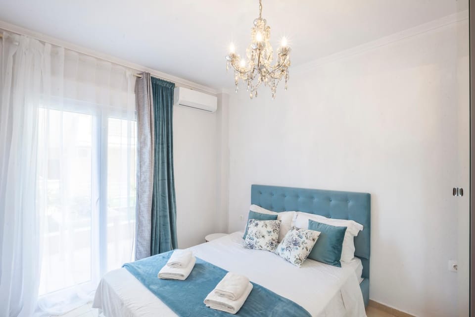 Bed, Photo of the whole room, Bedroom, air conditioner