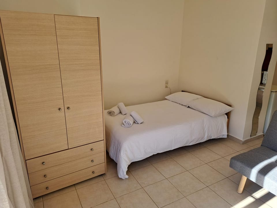 Cozy Studio Lemesou Free Parking Apartment in Peloponnese, Western Greece and the Ionian