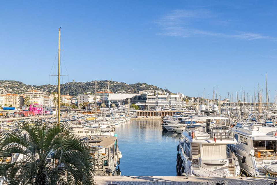City view, Mountain view, Sea view