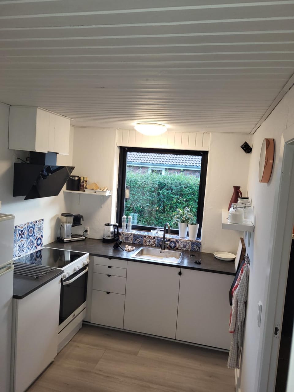 Kitchen or kitchenette, oven, stove