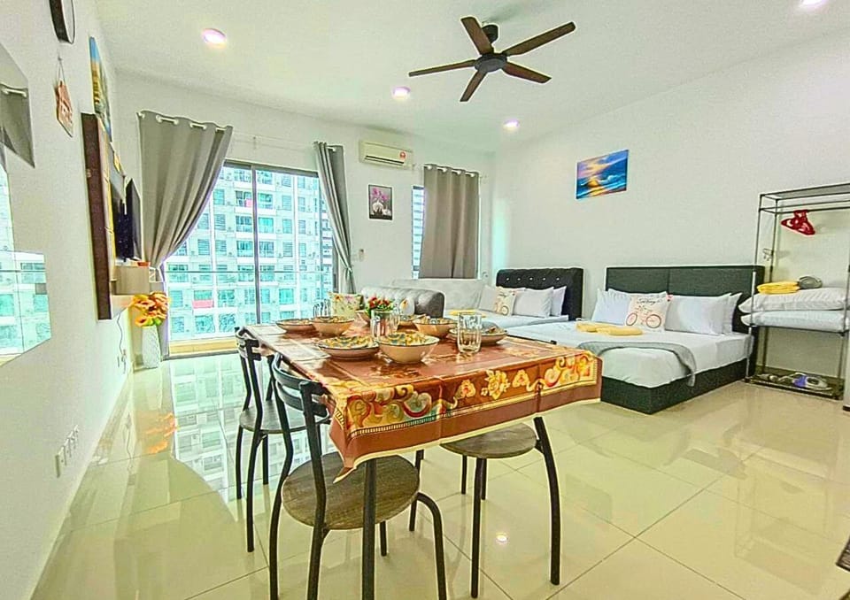#CS7, Airly Cybersquare Ensuite with Pool View Apartment in Selangor, Malaysia
