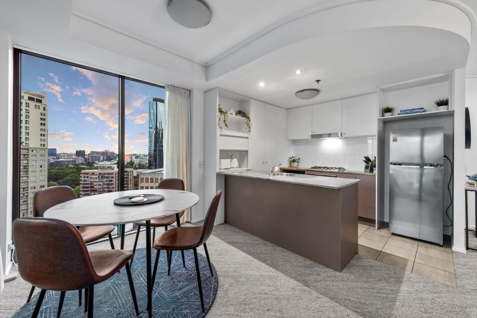 A Touch of Class - 2Bed-2Bath-1Car-Balcony-Views - CBD Apartment in Kangaroo Point