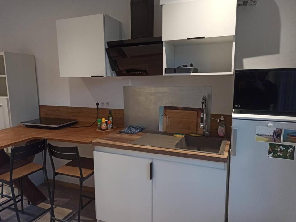 Studio 2 au calme rénové 2023 Garage Apartment in Tours