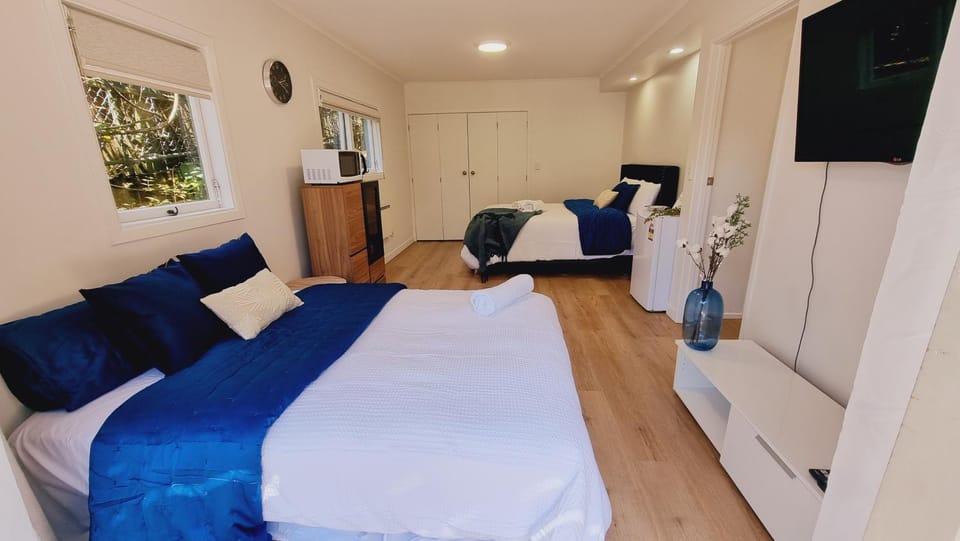 TV and multimedia, Photo of the whole room, Bedroom