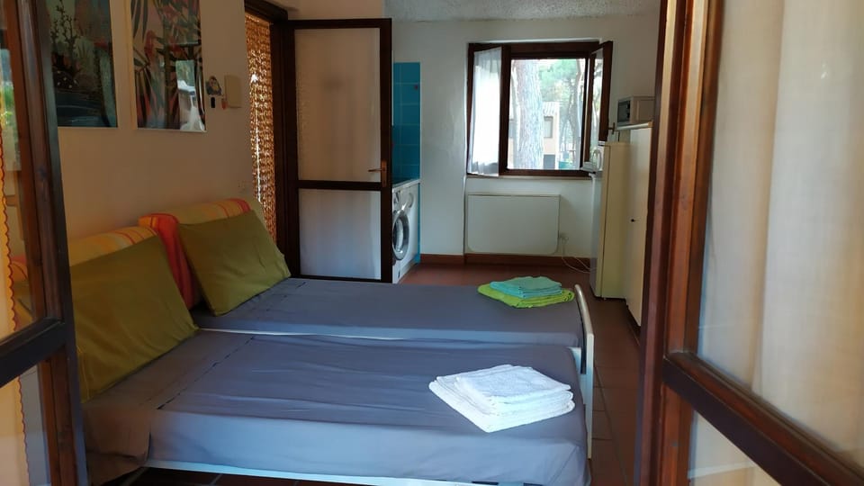 Bed, Seating area