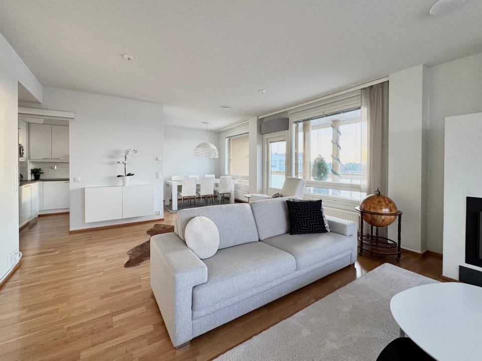 TV and multimedia, Kitchen or kitchenette, Living room, Seating area