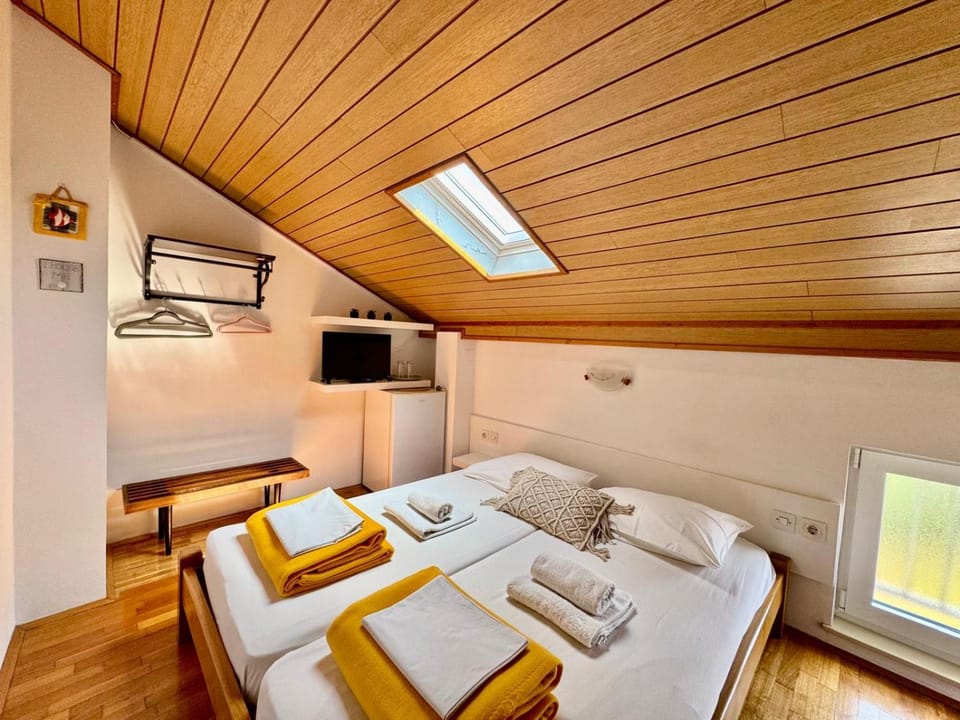 TV and multimedia, Bedroom, towels