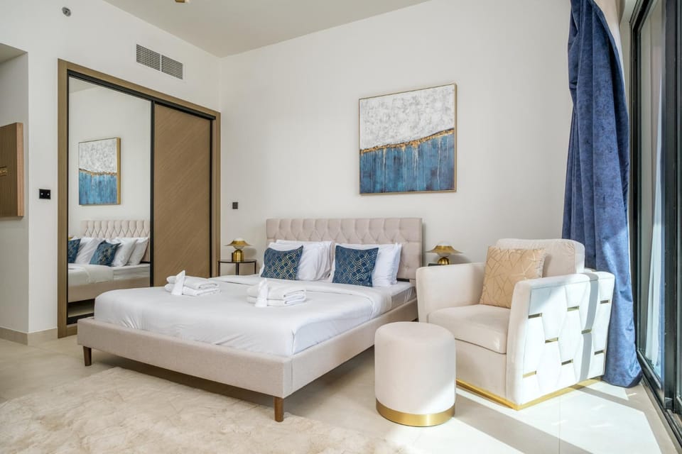 Bed, Photo of the whole room, Seating area, Bedroom