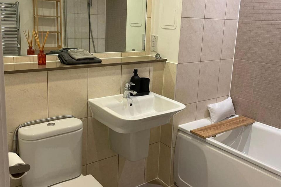 1Bedroom - Sleeps 2 - Terrace Bbq Near Transport Apartment in London Borough of Hackney