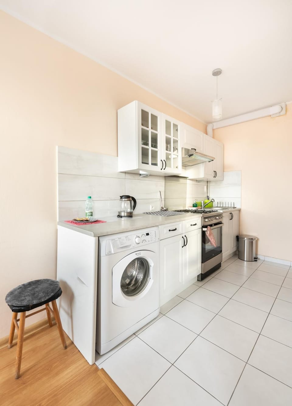 Kitchen or kitchenette, oven, stove, washing machine