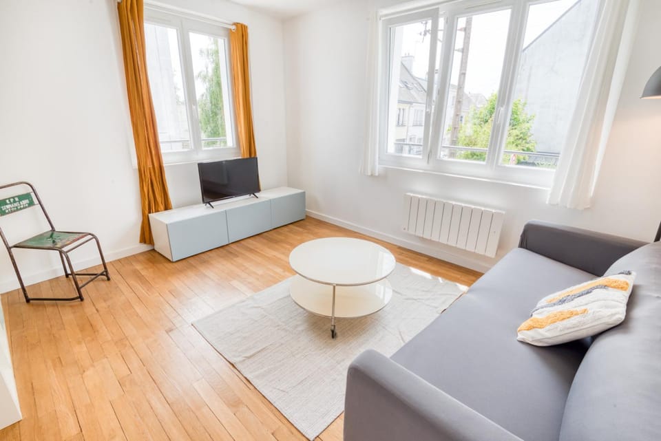 Living room, Seating area, internet