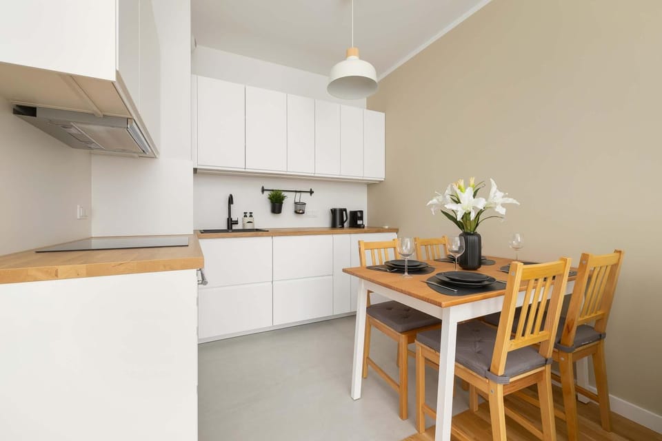 Kitchen or kitchenette, Dining area, stove