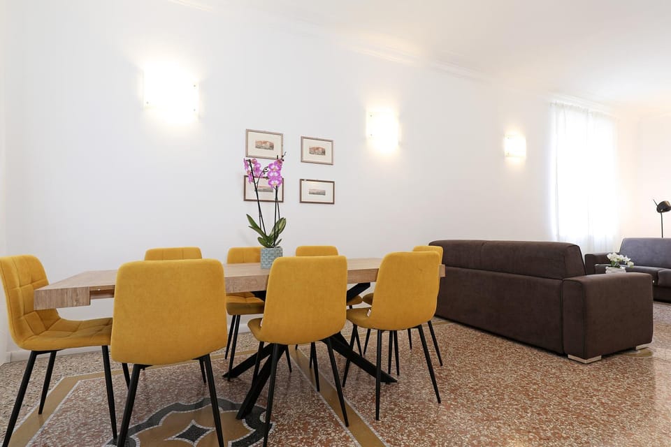 Living room, Seating area, Dining area