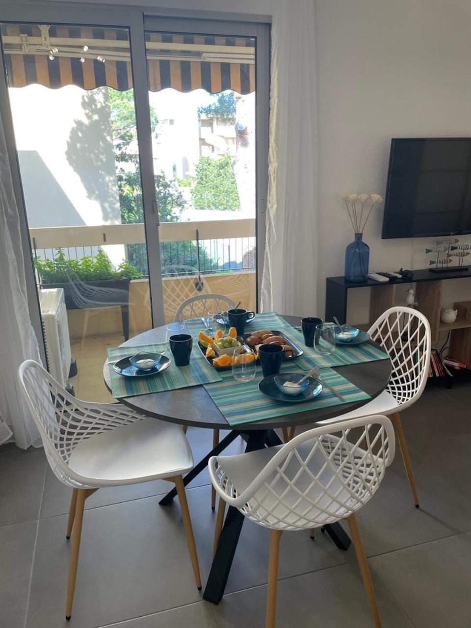 TV and multimedia, Seating area