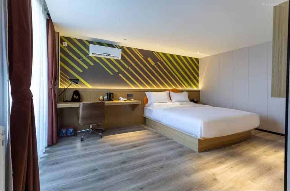 IU Hotel Xianyang Renmin Road Phoenix Plaze Hotel in Xian