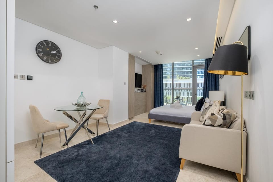Bed, Living room, Photo of the whole room, Seating area, Dining area, Bedroom