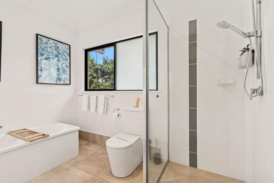 Shower, Toilet, Bathroom, Bath, towels