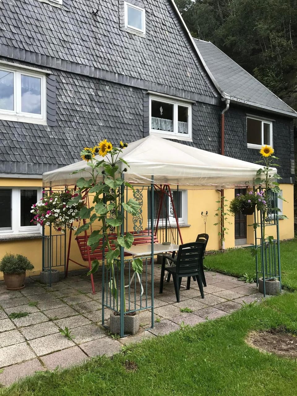 Garden, Dining area