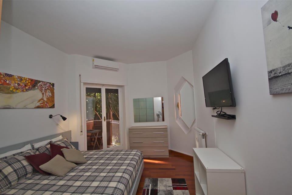 Bed, View (from property/room), Bedroom