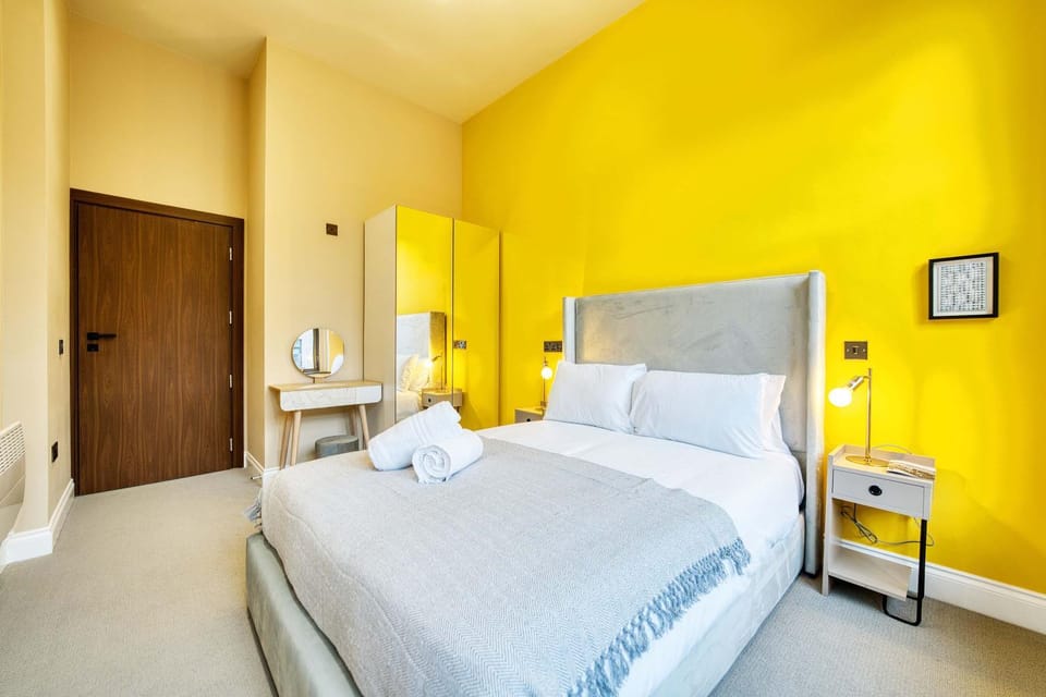 Bed, Photo of the whole room, wardrobe