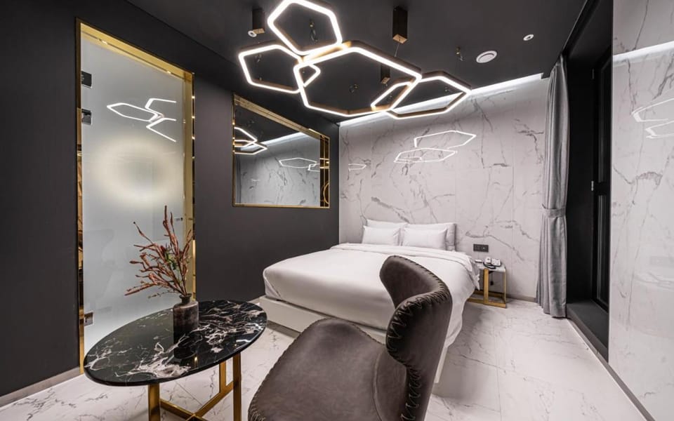 Bed, Bathroom, Bedroom