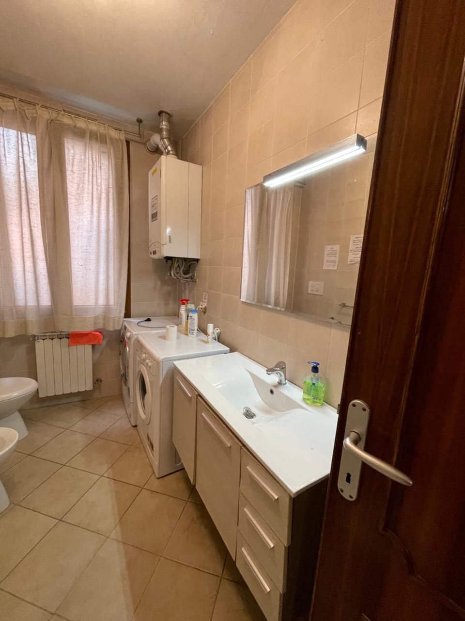 Toilet, Bathroom, towels