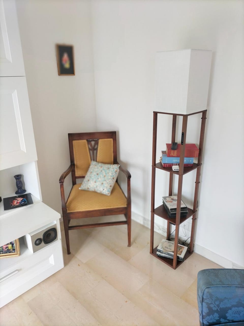 Living room, Photo of the whole room