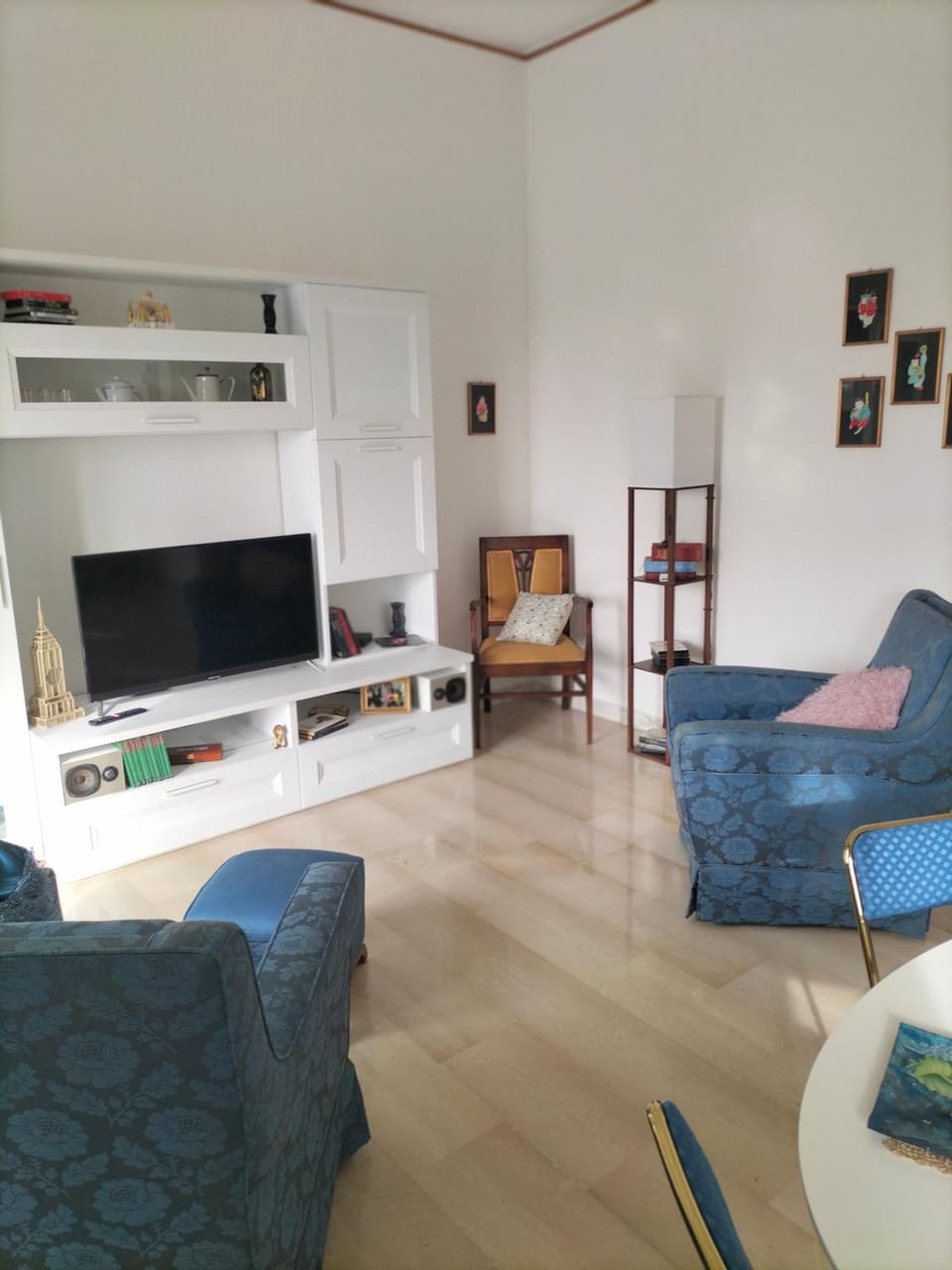 TV and multimedia, Seating area