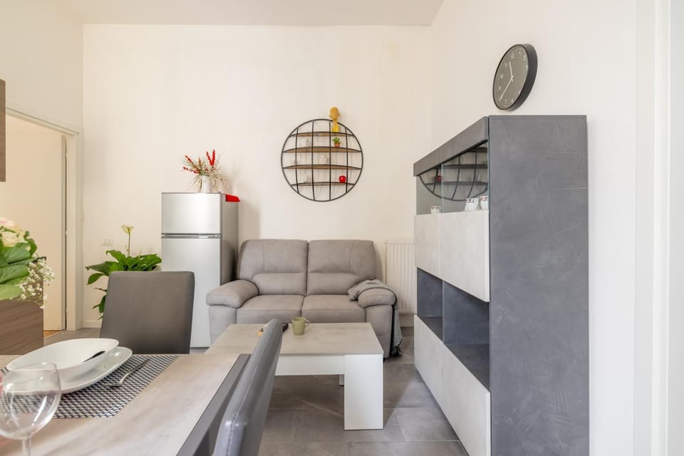 Kitchen or kitchenette, Seating area, Dining area