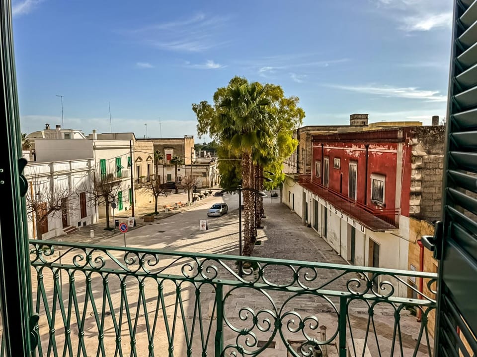 Day, Neighbourhood, Balcony/Terrace, City view, Street view
