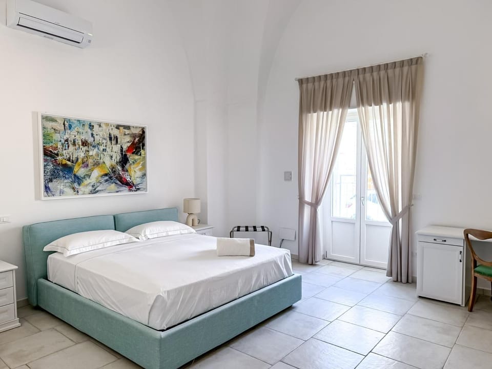 Bed, Bedroom, air conditioner