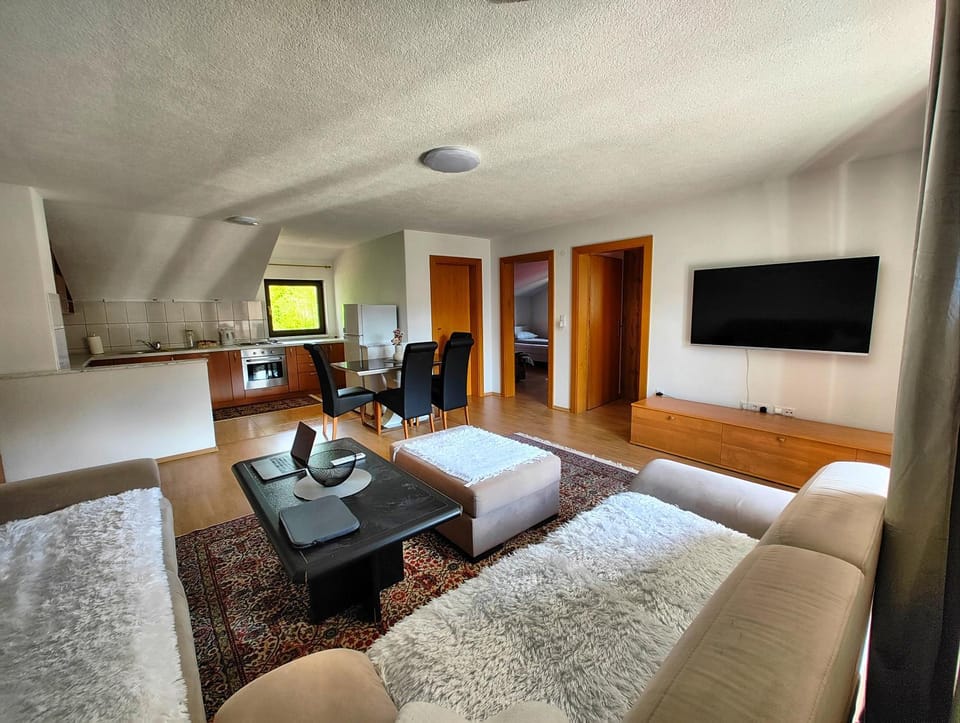 Communal lounge/ TV room, TV and multimedia, Living room, Seating area, Evening entertainment